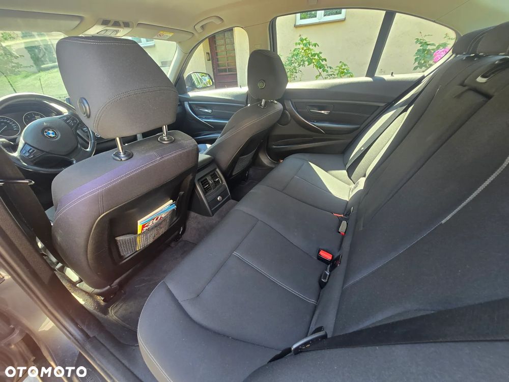 BMW Seria 3 318d DPF - 8