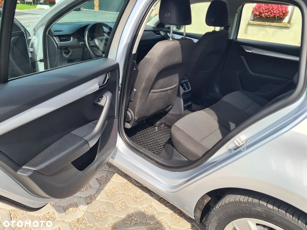 Skoda Octavia 2.0 TDI Ambition DSG - 14