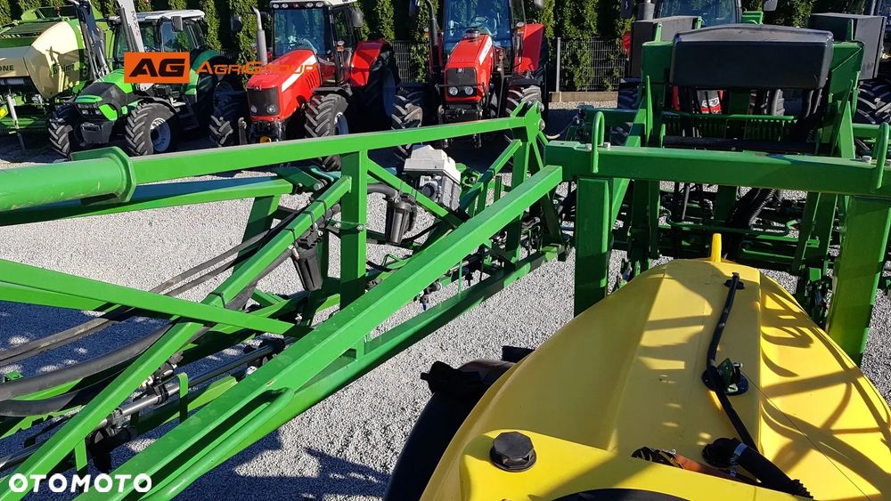 John Deere 824 - 21