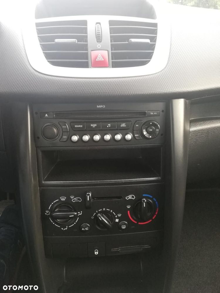 Peugeot 207 1.4 16V Presence - 11