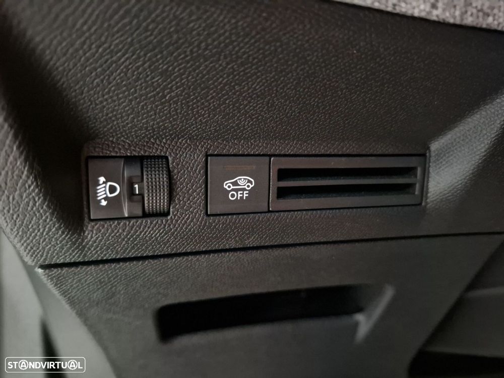 Peugeot 5008 1.2 Hybrid Allure e-DCS6 - 28