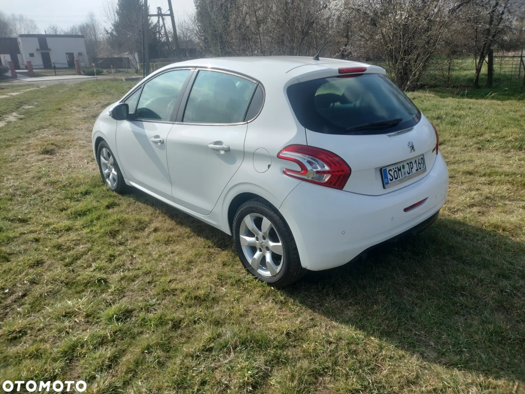 Peugeot 208 - 13