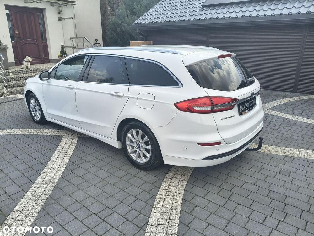 Ford Mondeo - 32