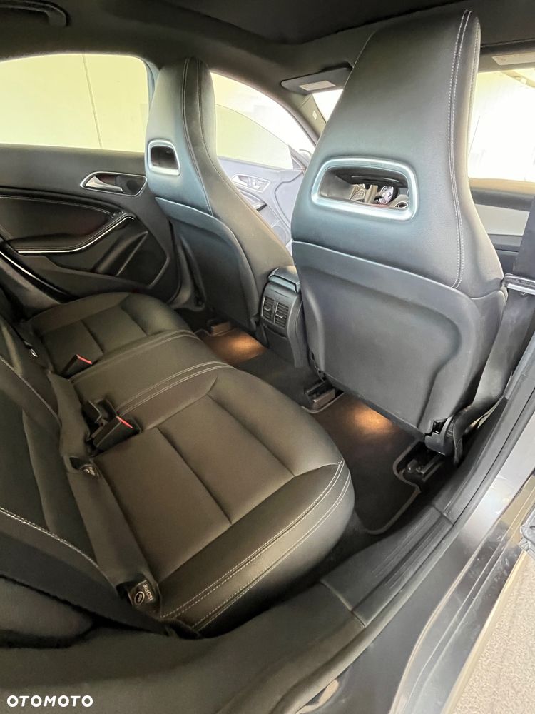 Mercedes-Benz CLA 250 4-Matic AMG Line - 22