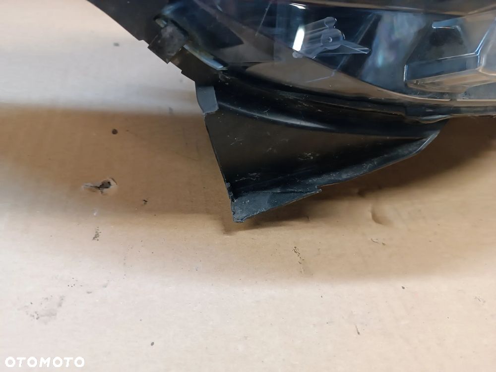 LAMPA PRZÓD PRZEDNIA PRAWA RENAULT CAPTUR 1 - 2