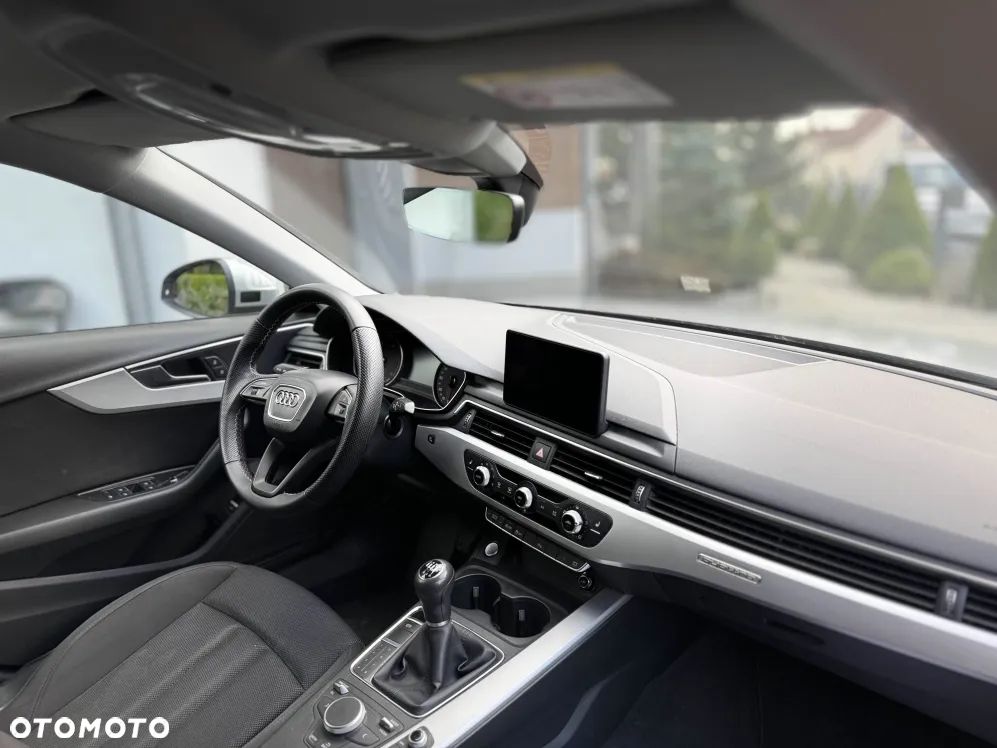 Audi A4 Limousine - 16