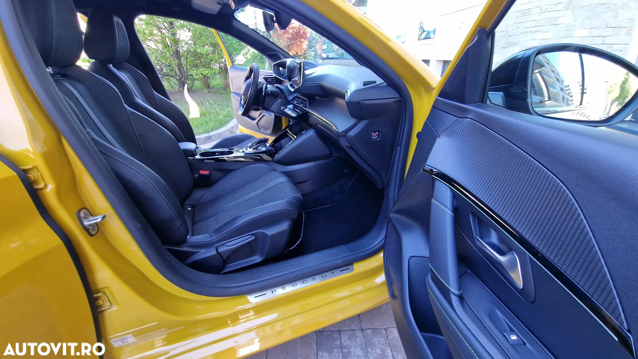 Peugeot 208 1.2 L PureTech STT EAT8 GT Line - 26