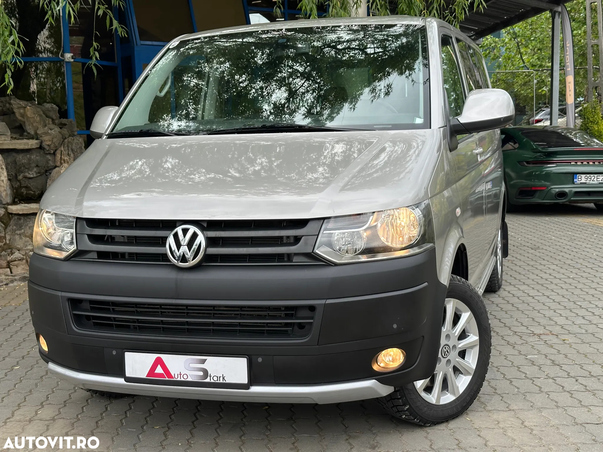 Volkswagen Multivan - 9