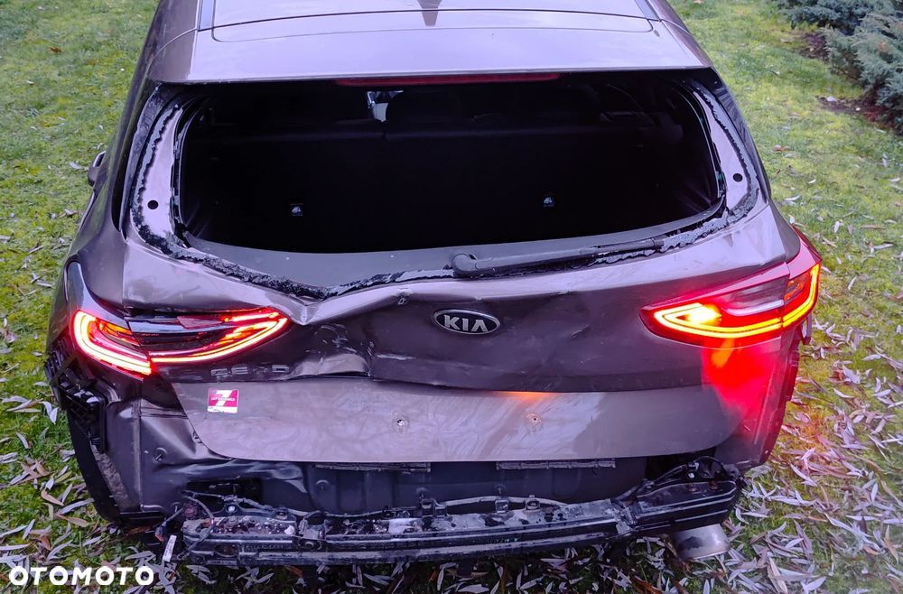 Kia Ceed 1.4 L - 9