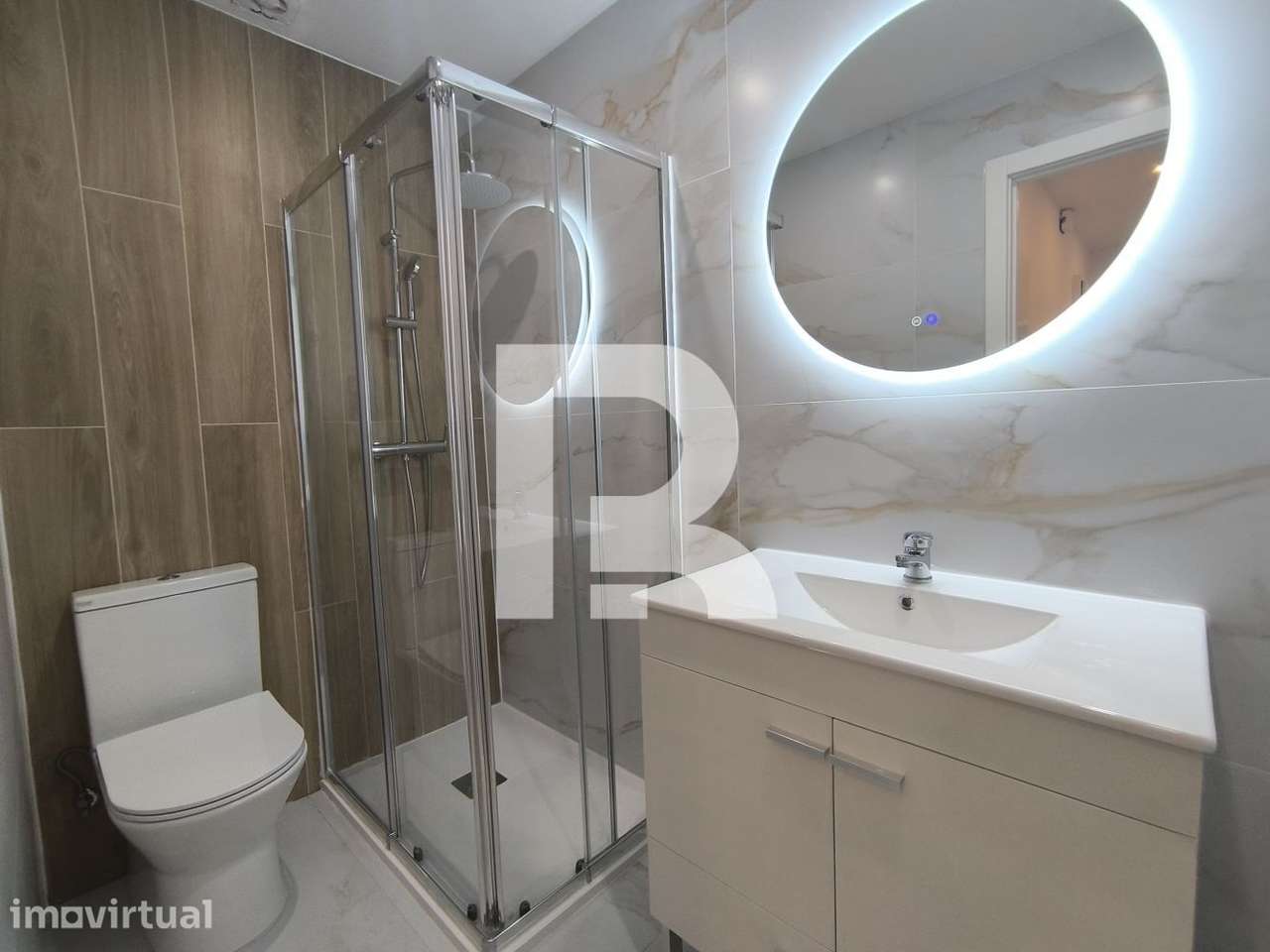Apartamento T1+1 com Terraço totalmente remodelado em Sacavém - Grande imagem: 3/28