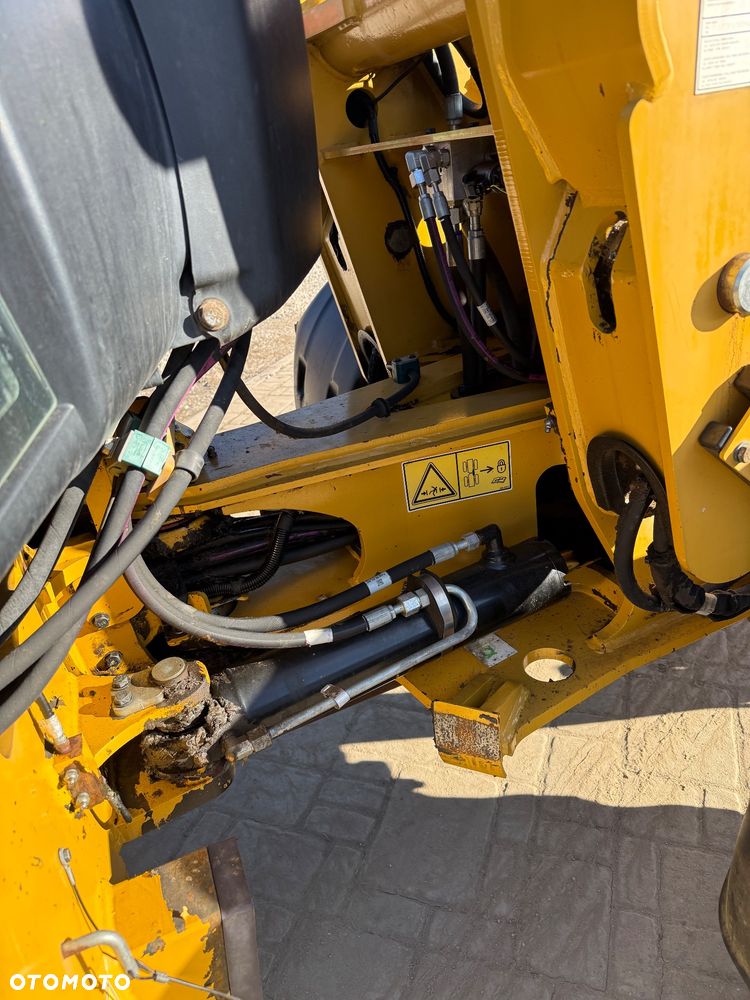 Caterpillar 908M - 6