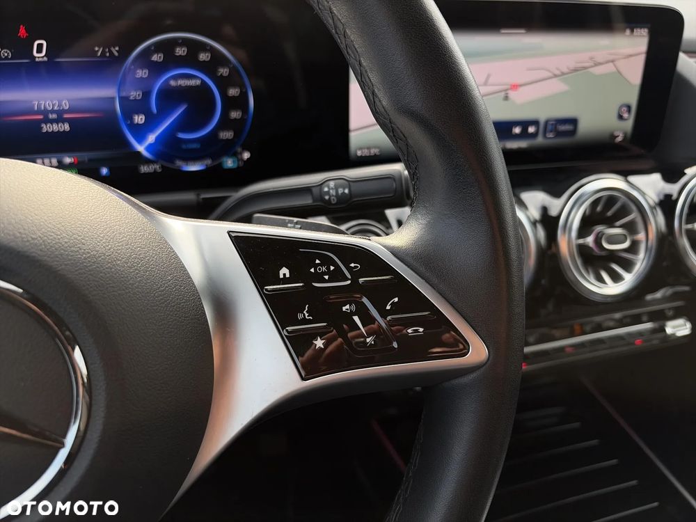 Mercedes-Benz EQA 300 66.5kWh 4-Matic AMG Line - 17