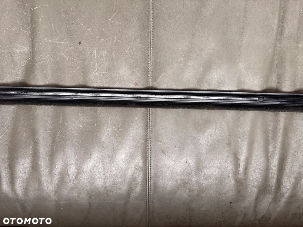MERCEDES B-KLASA W245 Listwa szyna chrom szyby tył prawa OE A1697351665 - 7
