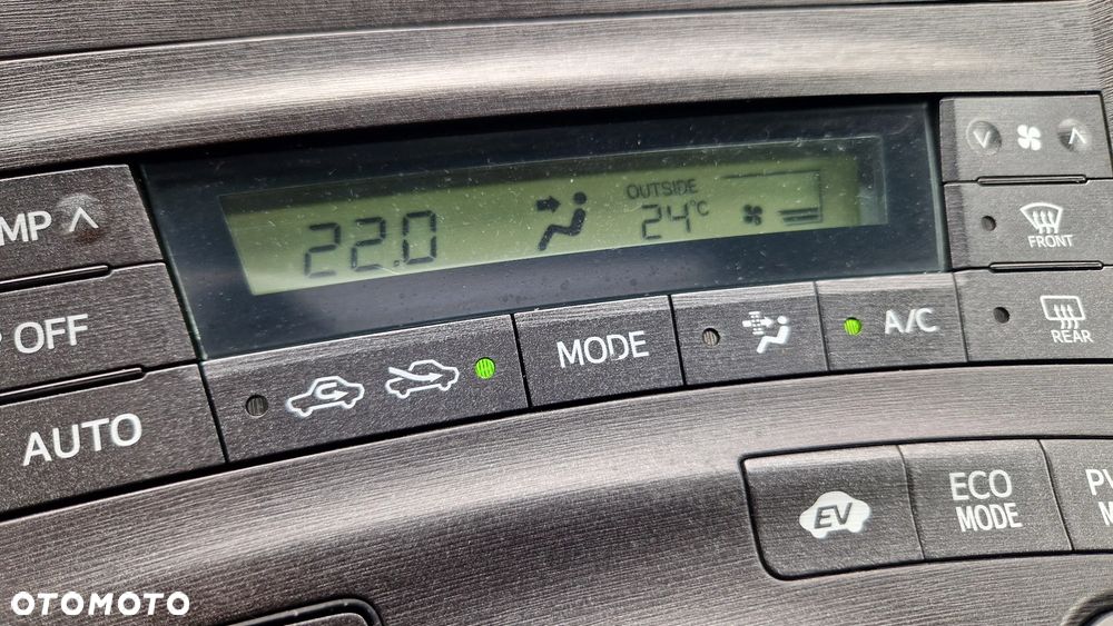 Toyota Prius (Hybrid) Executive - 17