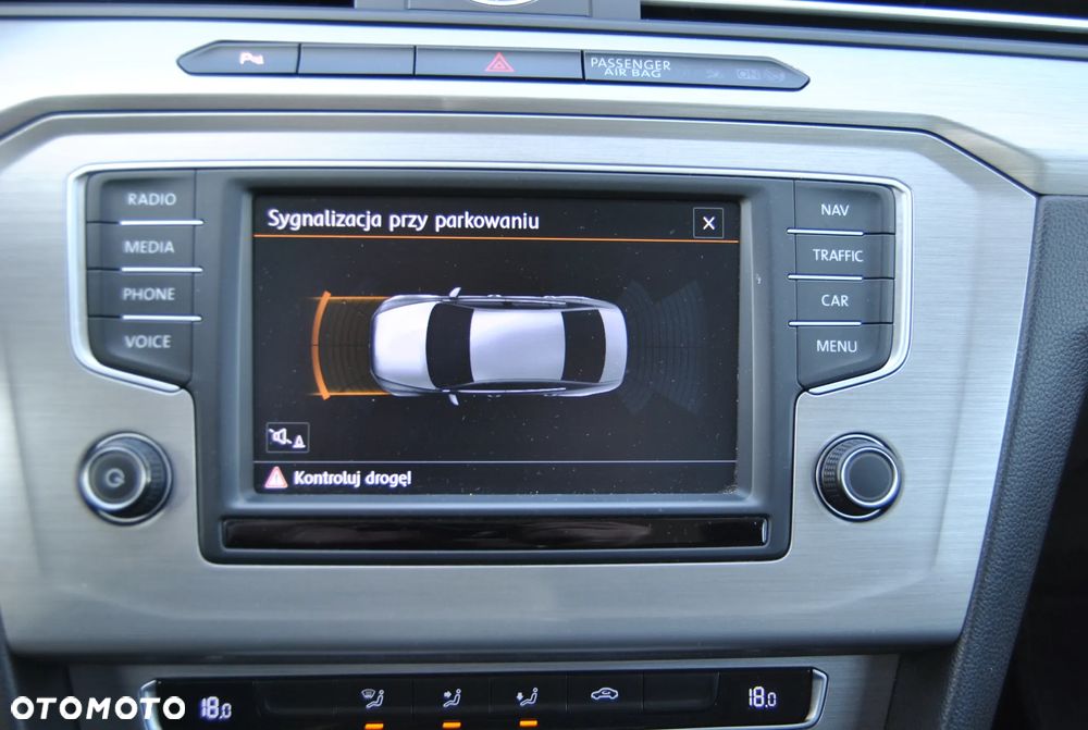 Volkswagen Passat 1.6 TDI BMT Comfortline - 26