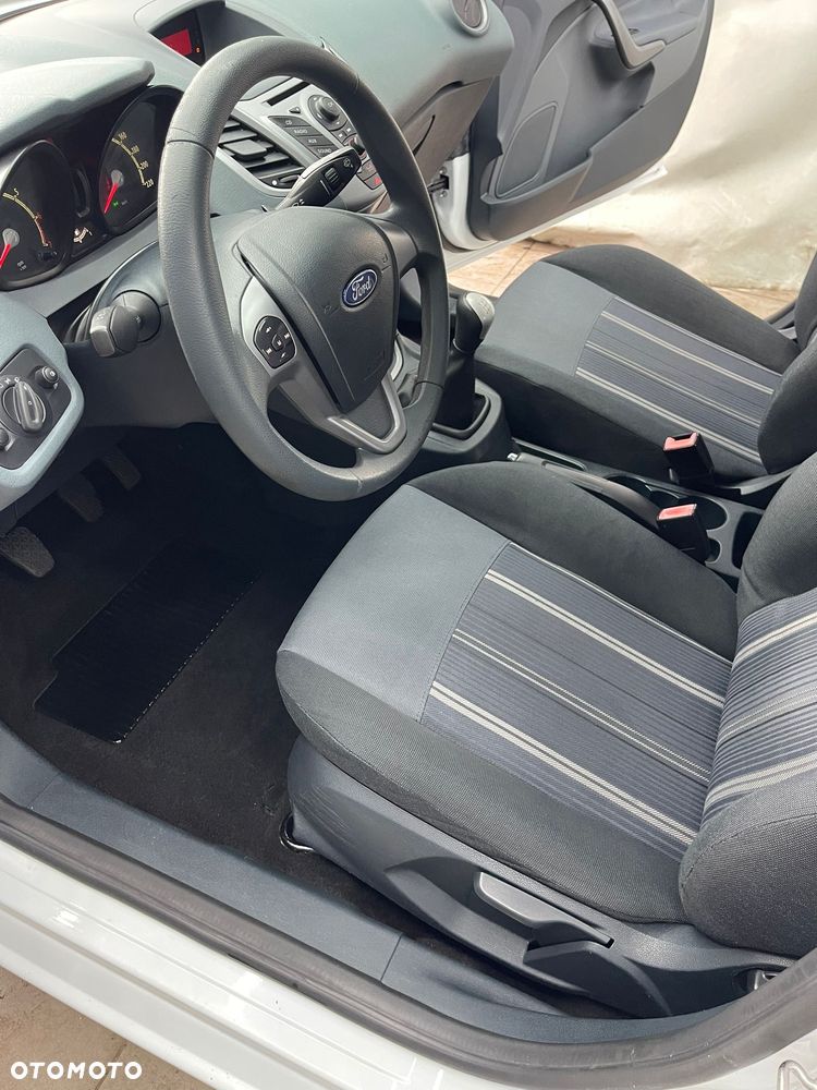 Ford Fiesta 1.25 Champions Edition - 24