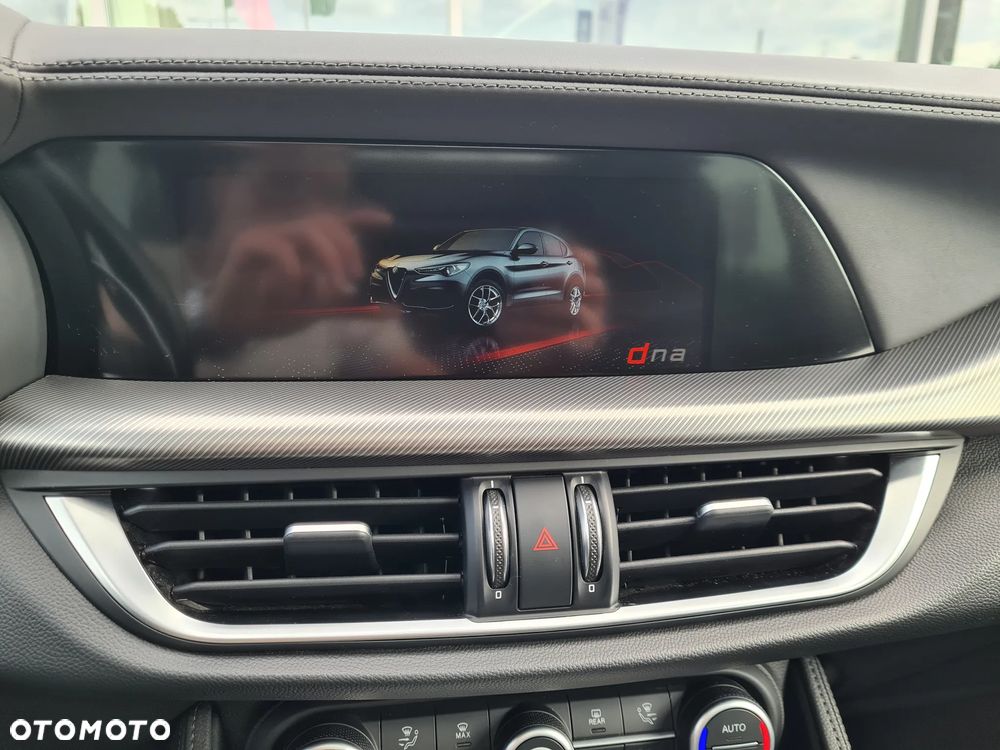 Alfa Romeo Stelvio 2.0 Turbo Veloce Q4 - 19