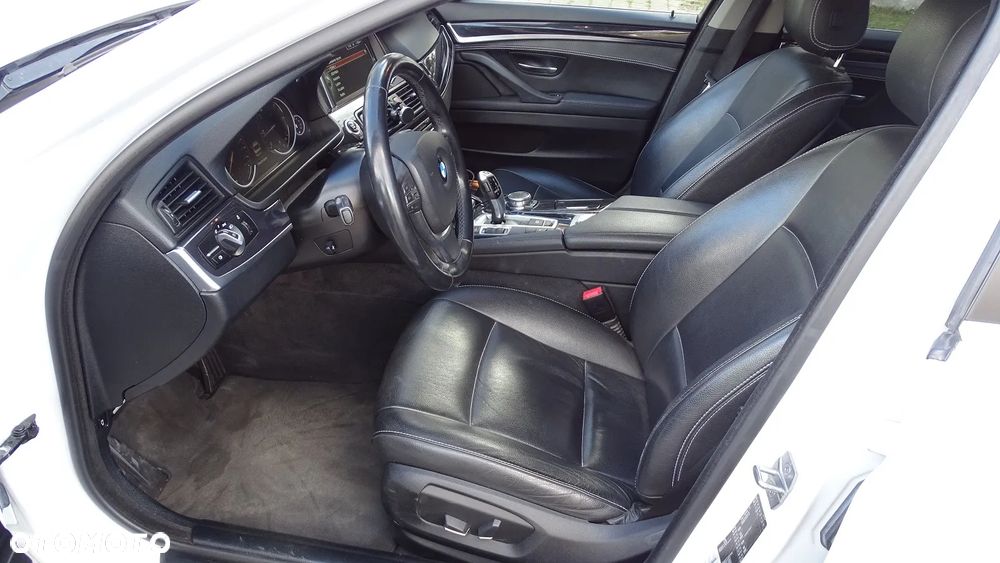 BMW Seria 5 520d Sport - 11