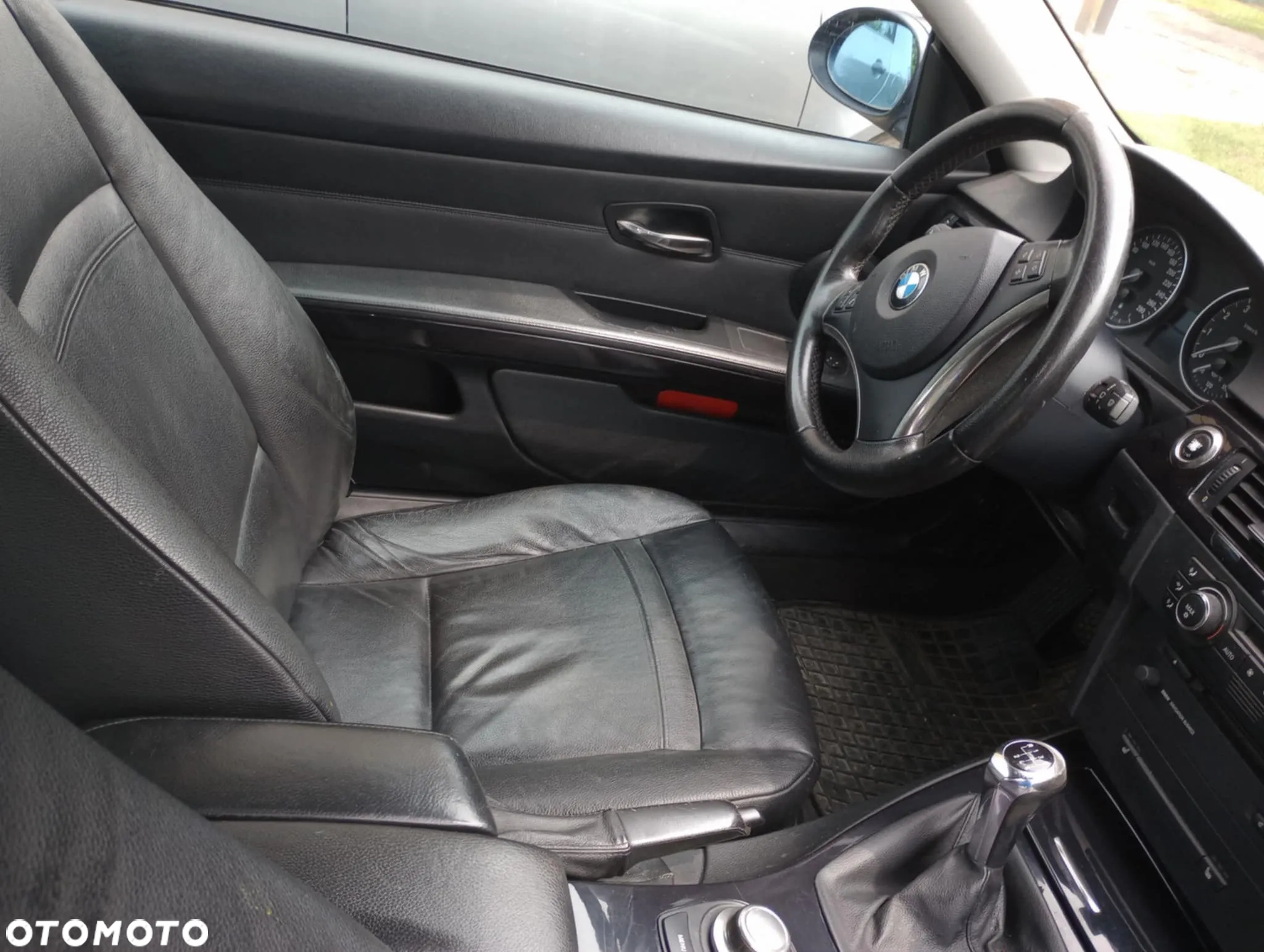 BMW Seria 3 325i Coupe - 14