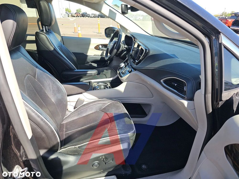 Chrysler Pacifica - 13