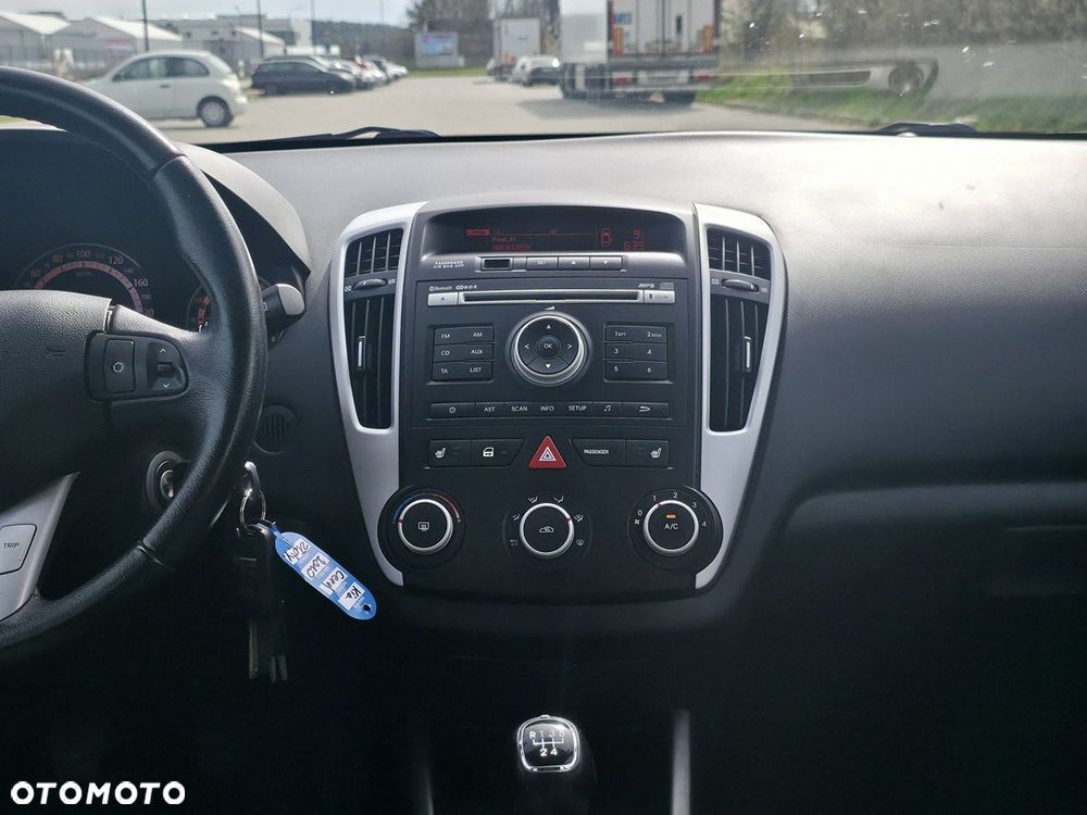 Kia Ceed - 11
