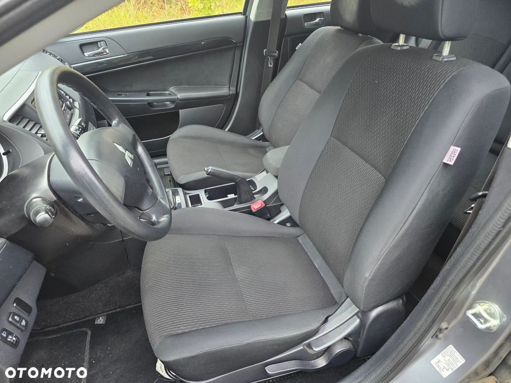 Mitsubishi Lancer - 9