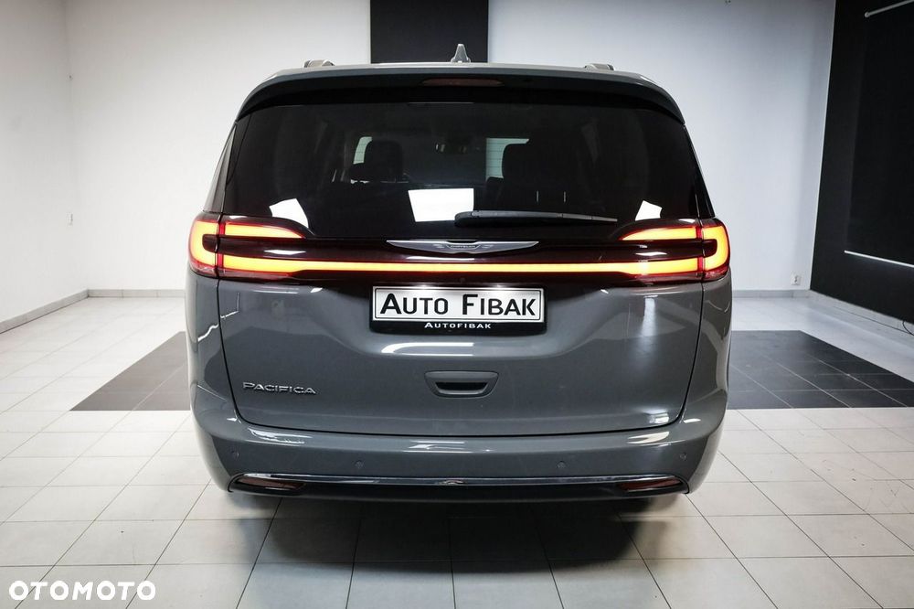 Chrysler Pacifica - 11