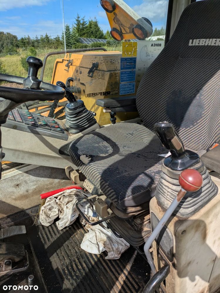 Liebherr 310B - 9