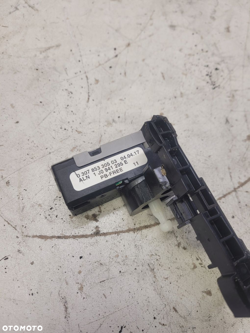 SILNICZE REFLEKTORA AUDI A4 B9 A5 8W 1J0941295E - 4