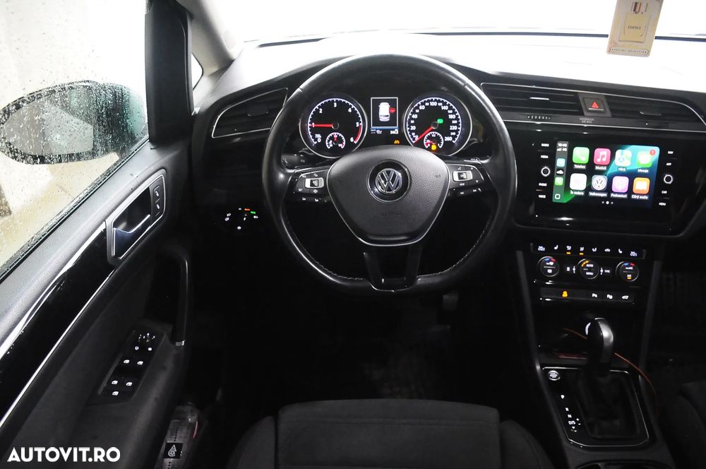 Volkswagen Touran 2.0 TDI DSG Highline - 9