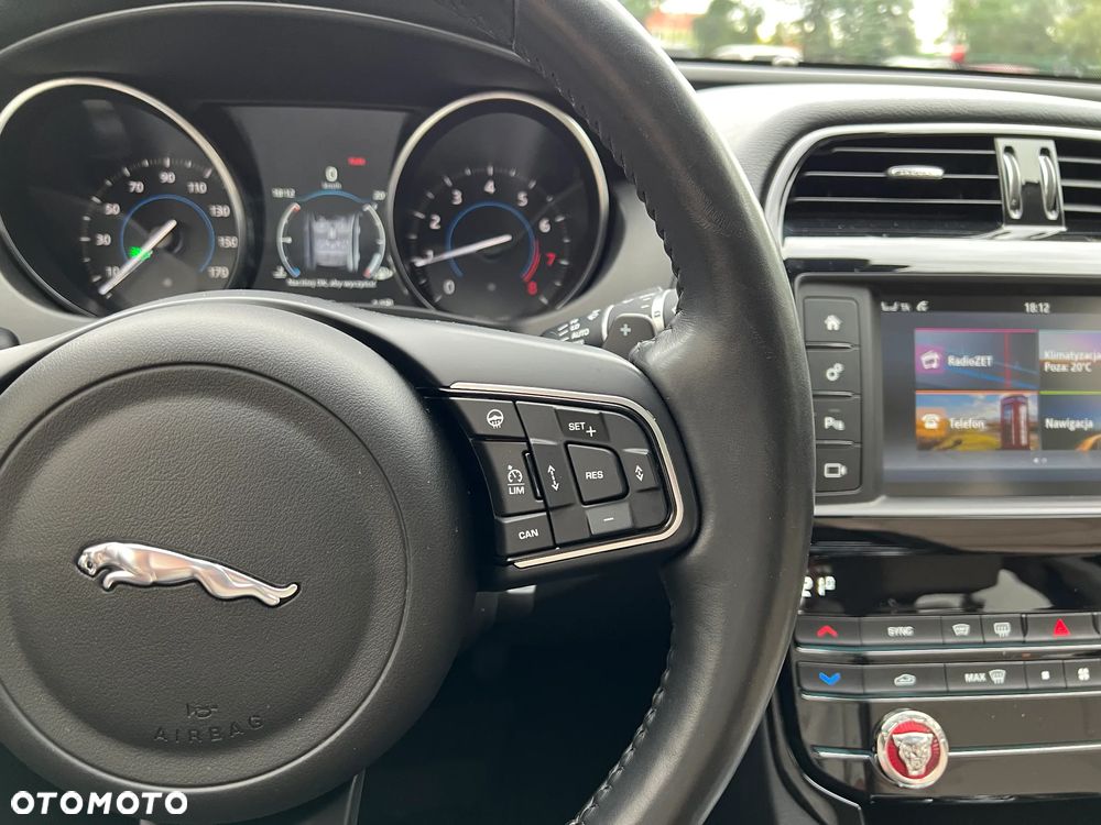 Jaguar XE 2.0 T AWD Prestige - 13