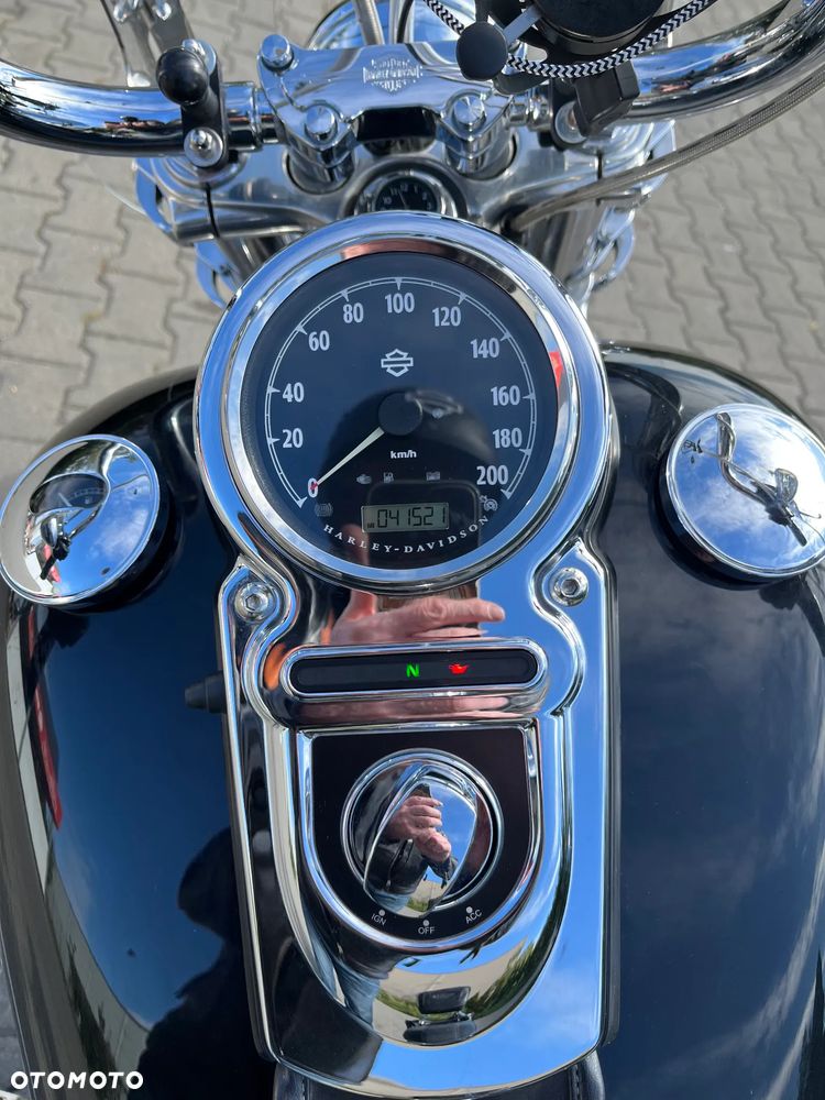 Harley-Davidson Dyna Super Glide - 12