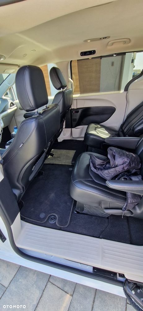 Chrysler Pacifica - 16