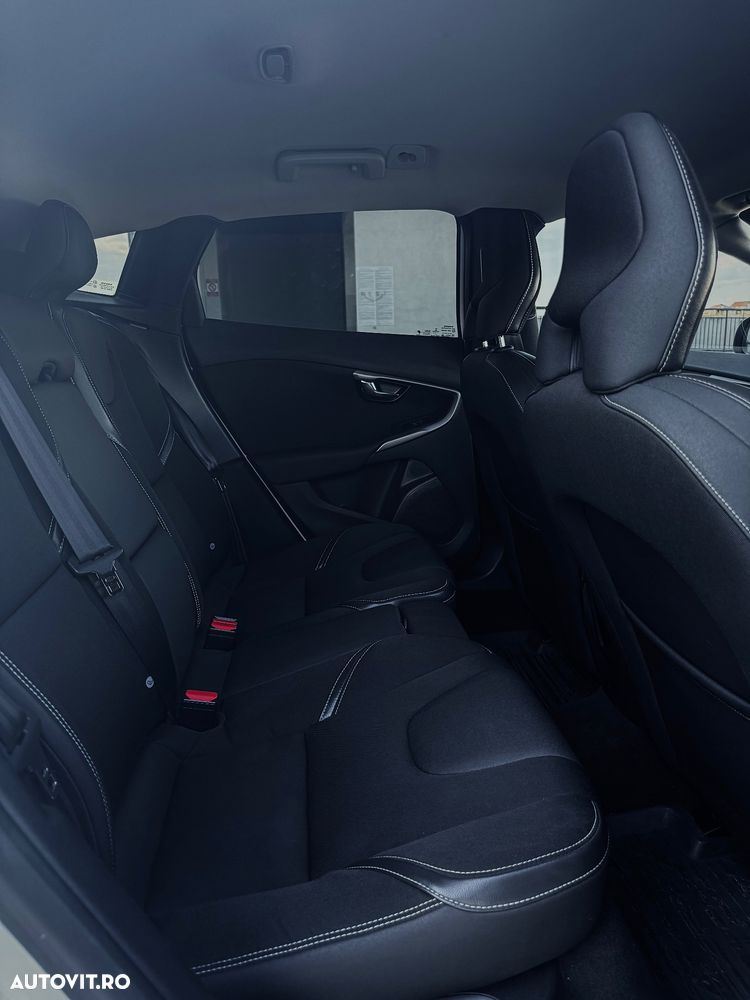 Volvo V40 D3 Aut. Momentum - 9
