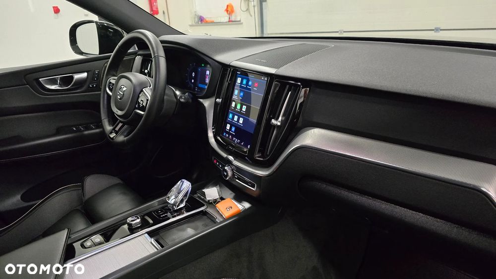 Volvo XC 60 B4 D Plus Dark - 20