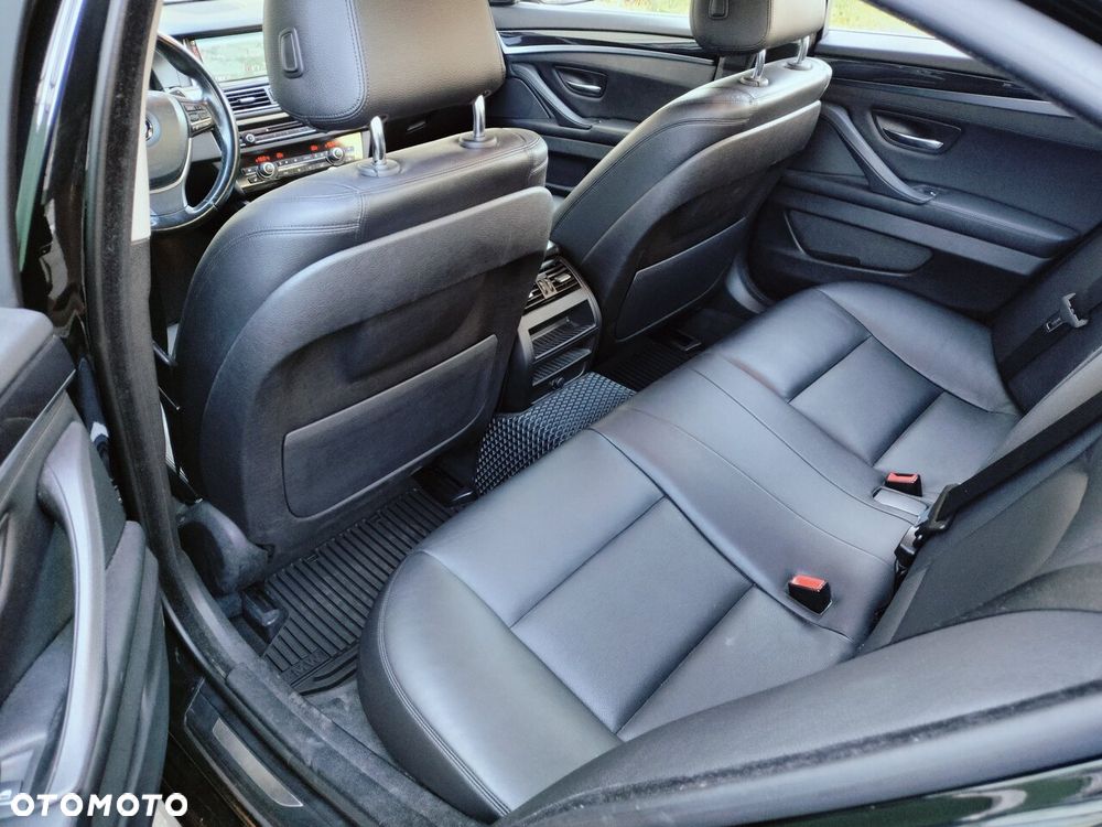 BMW Seria 5 520d xDrive - 11