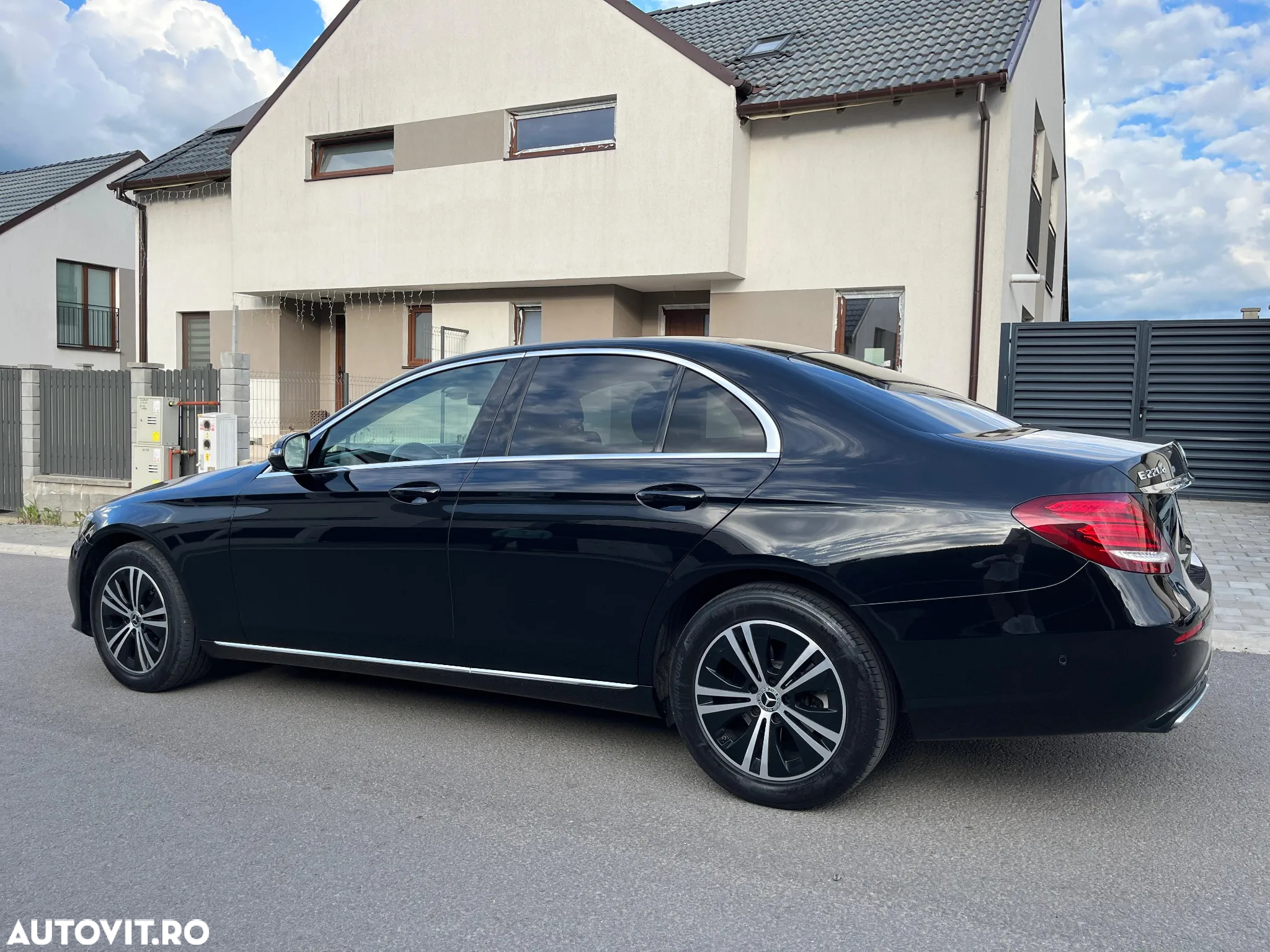 Mercedes-Benz E 220 d T 9G-TRONIC Avantgarde - 4