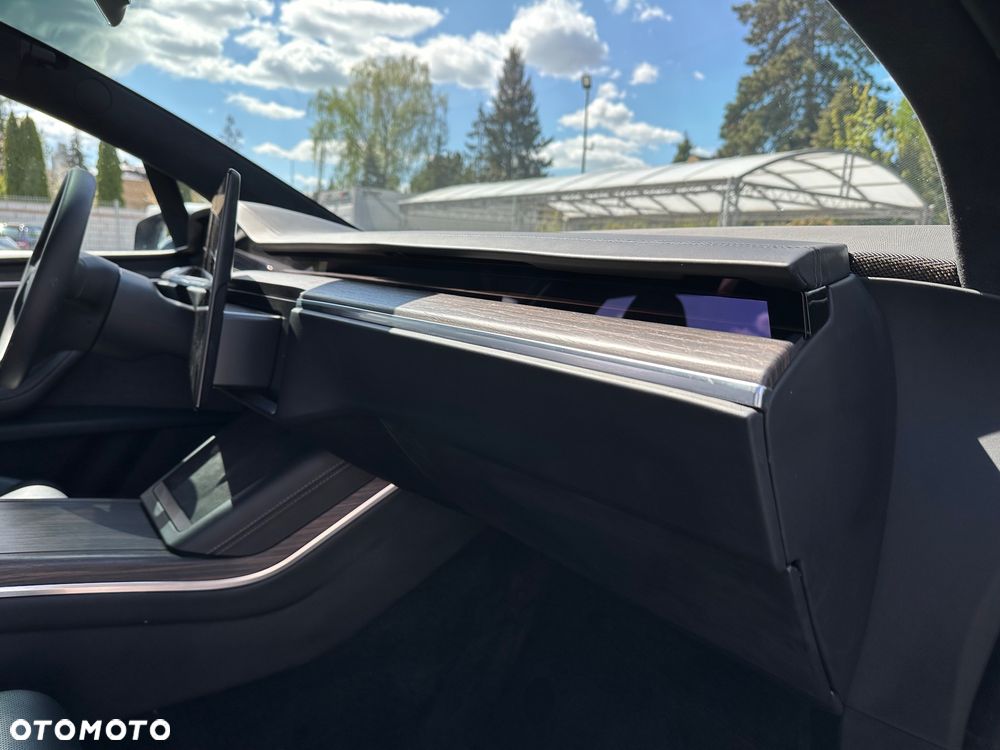 Tesla Model X - 18