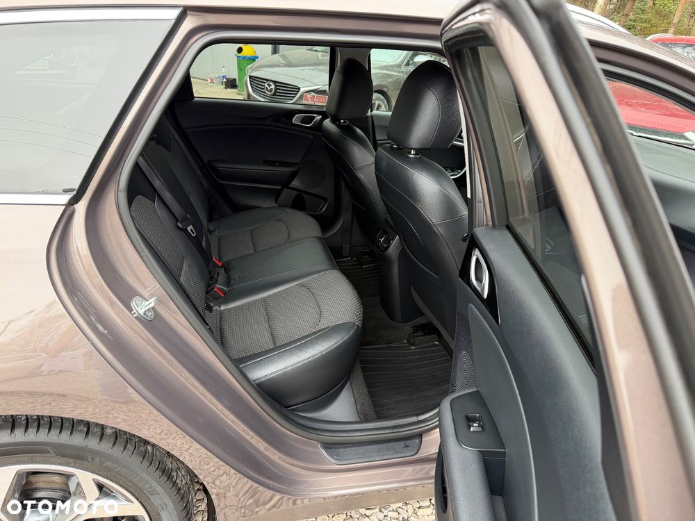 Kia Ceed 1.4 T-GDI L Business Line Plus - 11