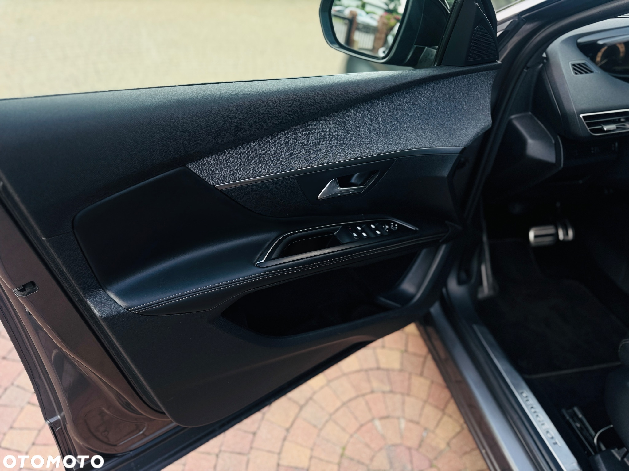 Peugeot 5008 1.6 BlueHDI Allure S&S EAT6 - 23