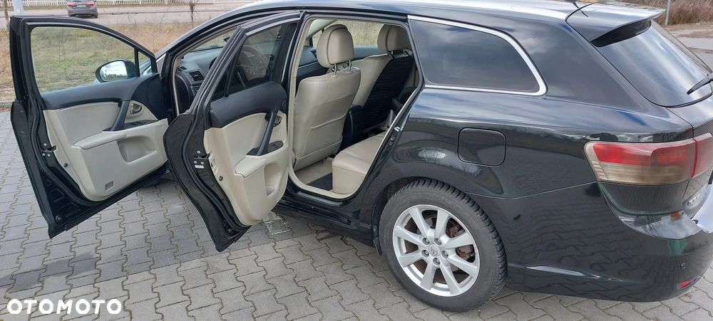 Toyota Avensis 2.2 D-4D Sol Plus NAVI - 11