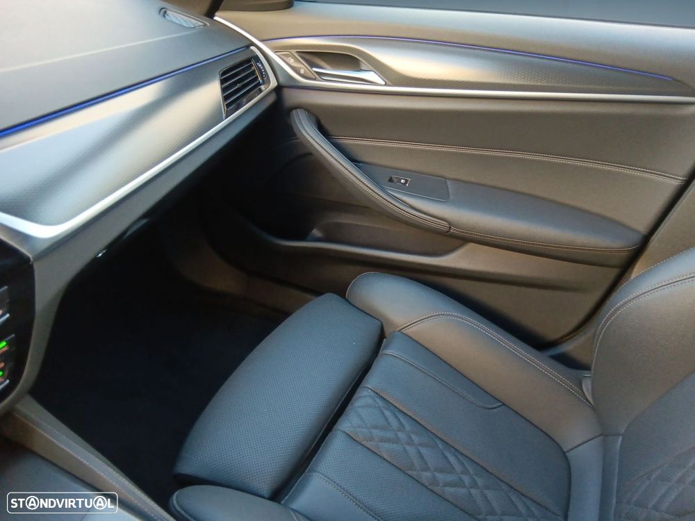 BMW 520 d Pack Desportivo M Auto - 24