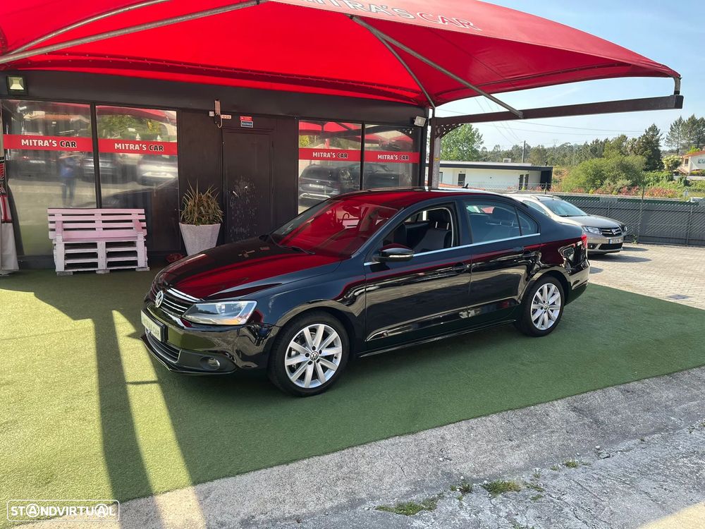 VW Jetta 1.6 TDi Highline DSG - 1
