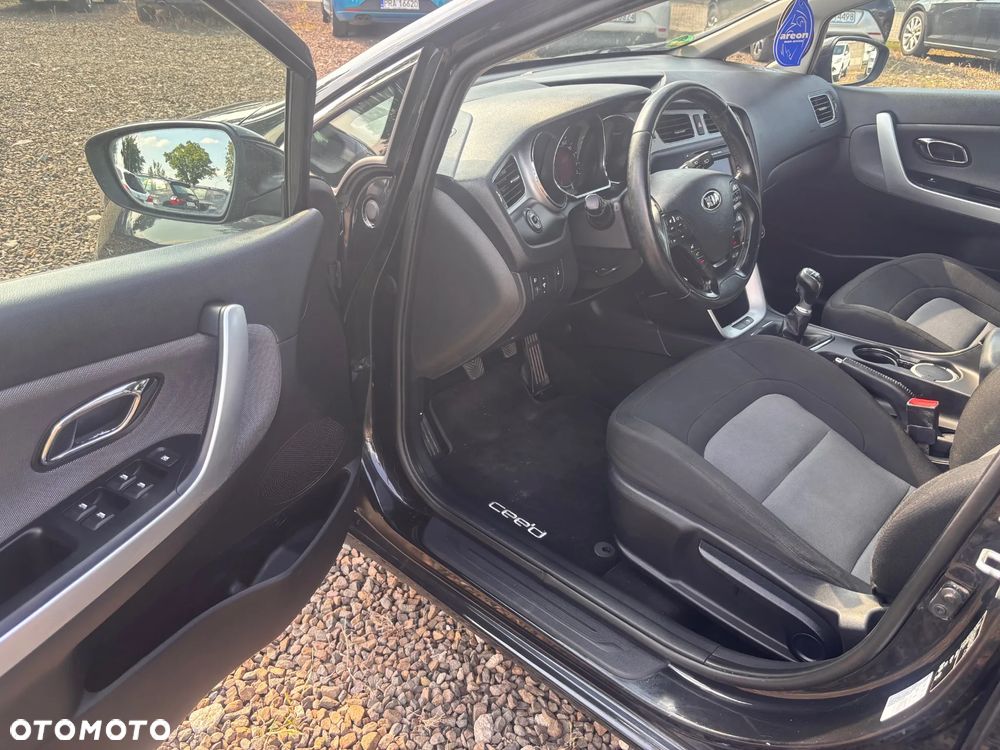 Kia Ceed 1.6 GDI Fifa World Cup Edition - 6
