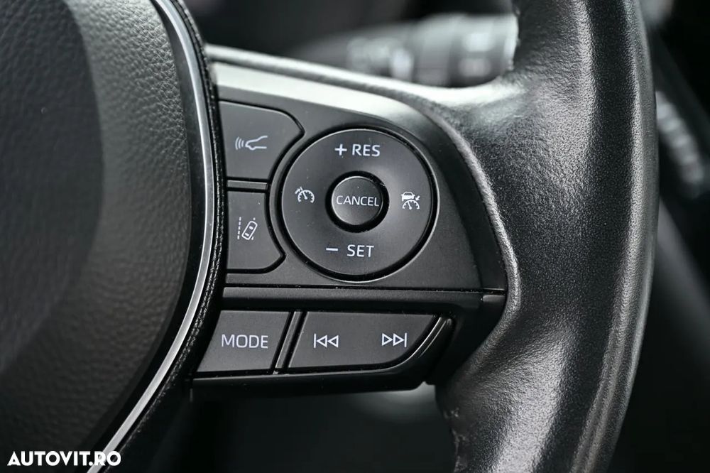 Toyota Corolla 1.8 Hybrid Business Edition - 12