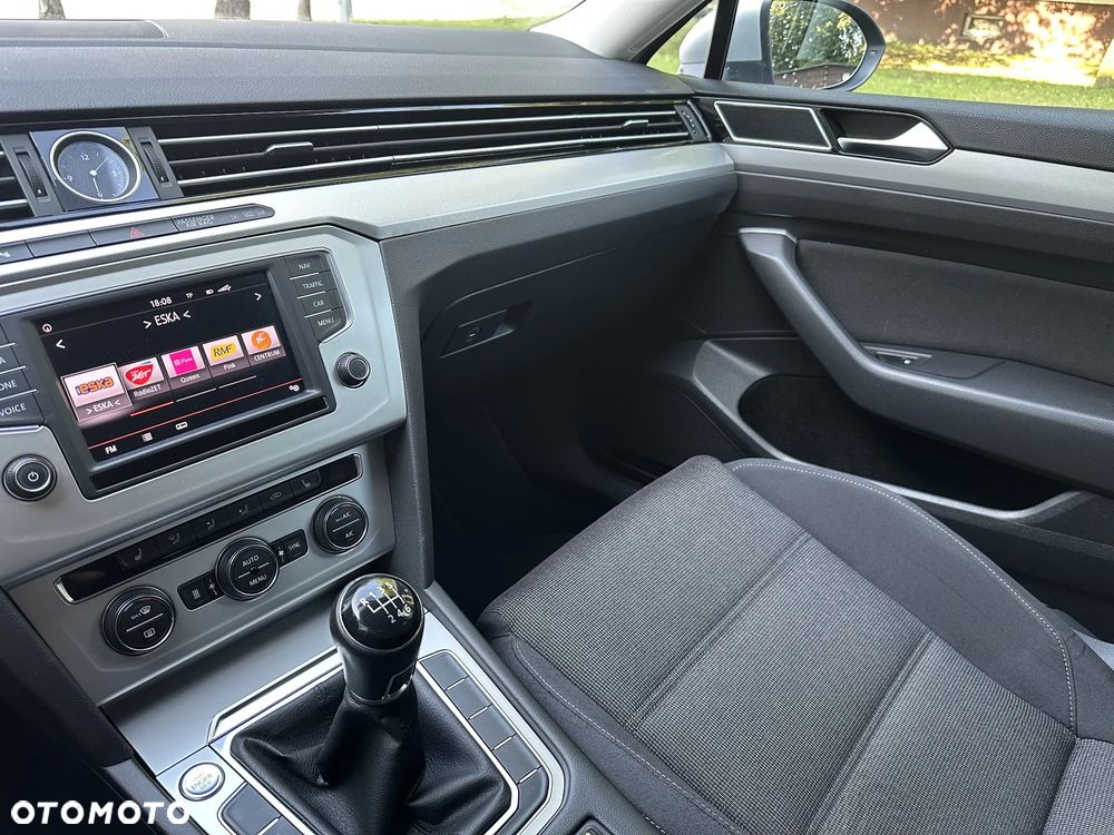 Volkswagen Passat 2.0 TDI (BlueMotion Technology) Comfortline - 14