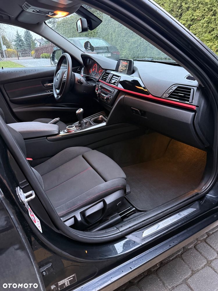 BMW Seria 3 320i xDrive Sport Line - 14