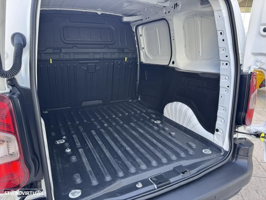 Opel Combo 1.5 CDTi 102cv L1H1 Enjoy 3 Lug. c/IVA DEDUTÍVEL - 26