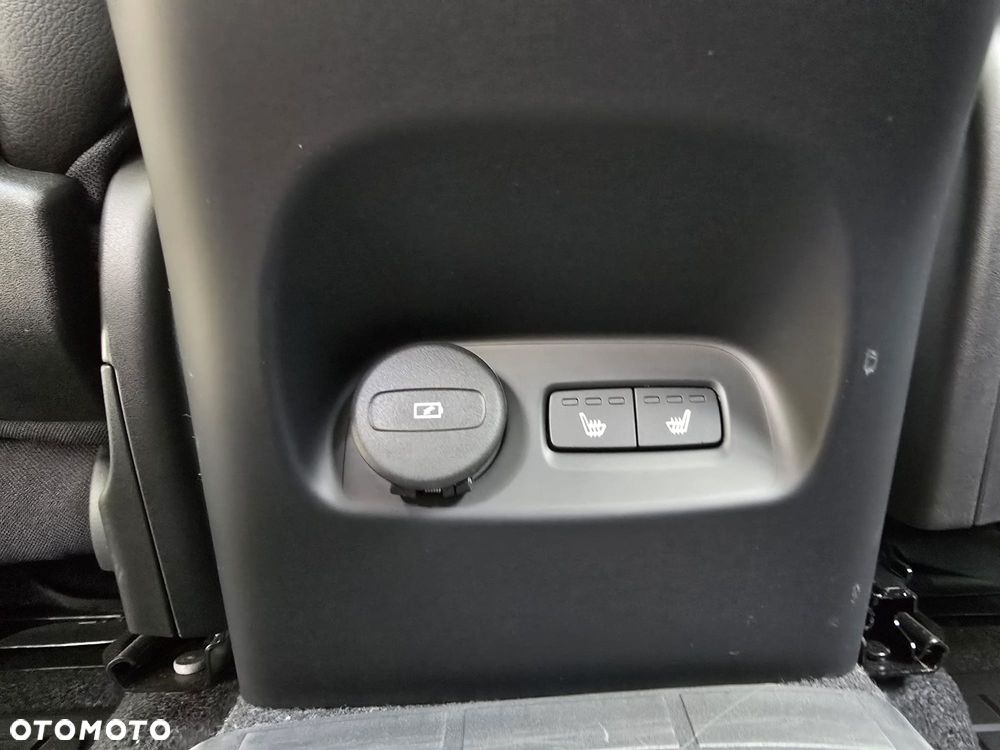 Volvo XC 40 B5 B AWD Momentum Pro - 22