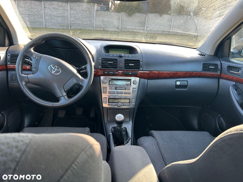 Toyota Avensis 2.2 D-4D Sol - 5